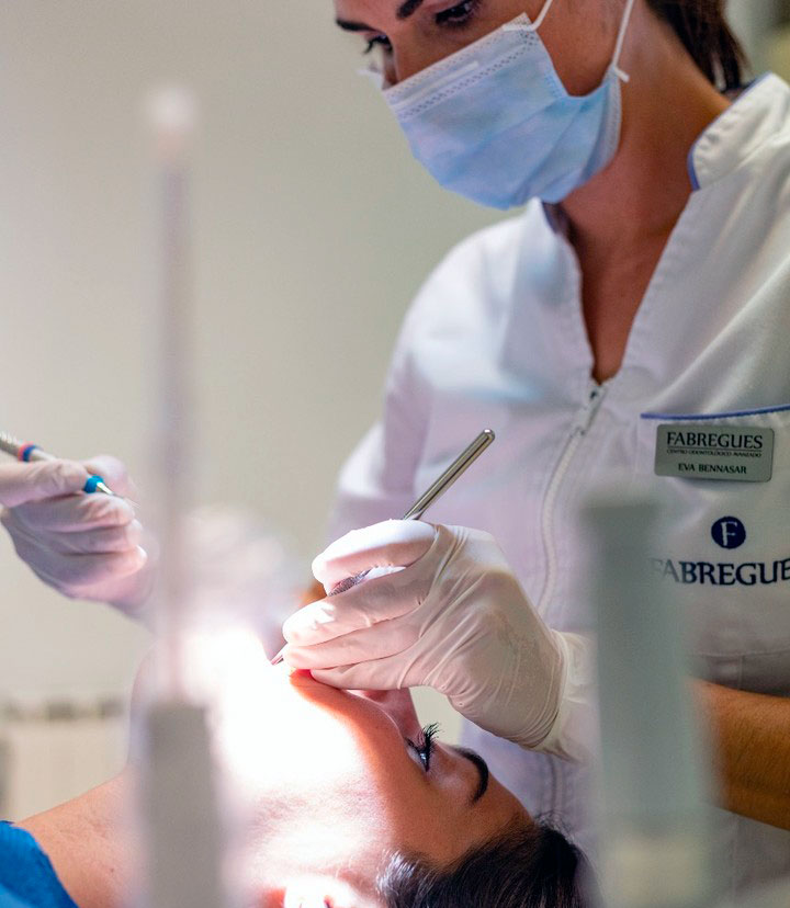 Doctora Eva en centro odontológico avanzado Fabregues de Mallorca