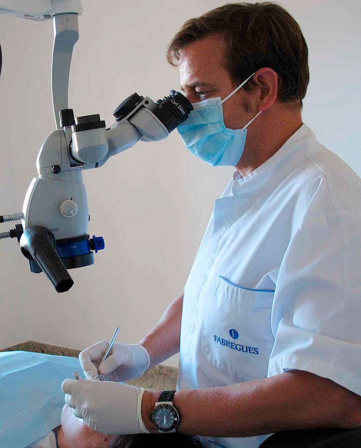 Doctor Sebastian Fabregues en consulta en Palma de Mallorca