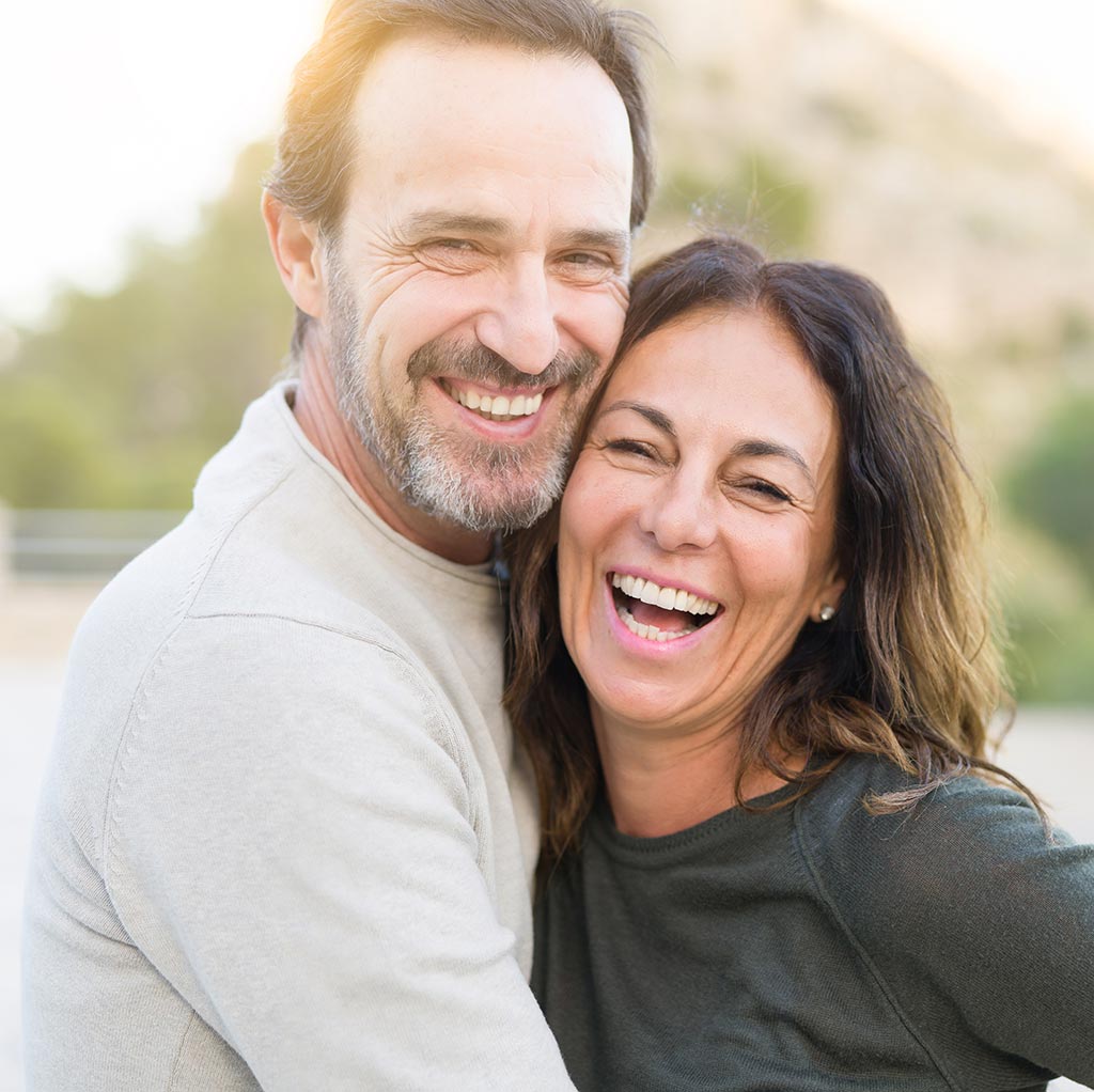 pareja adulta feliz